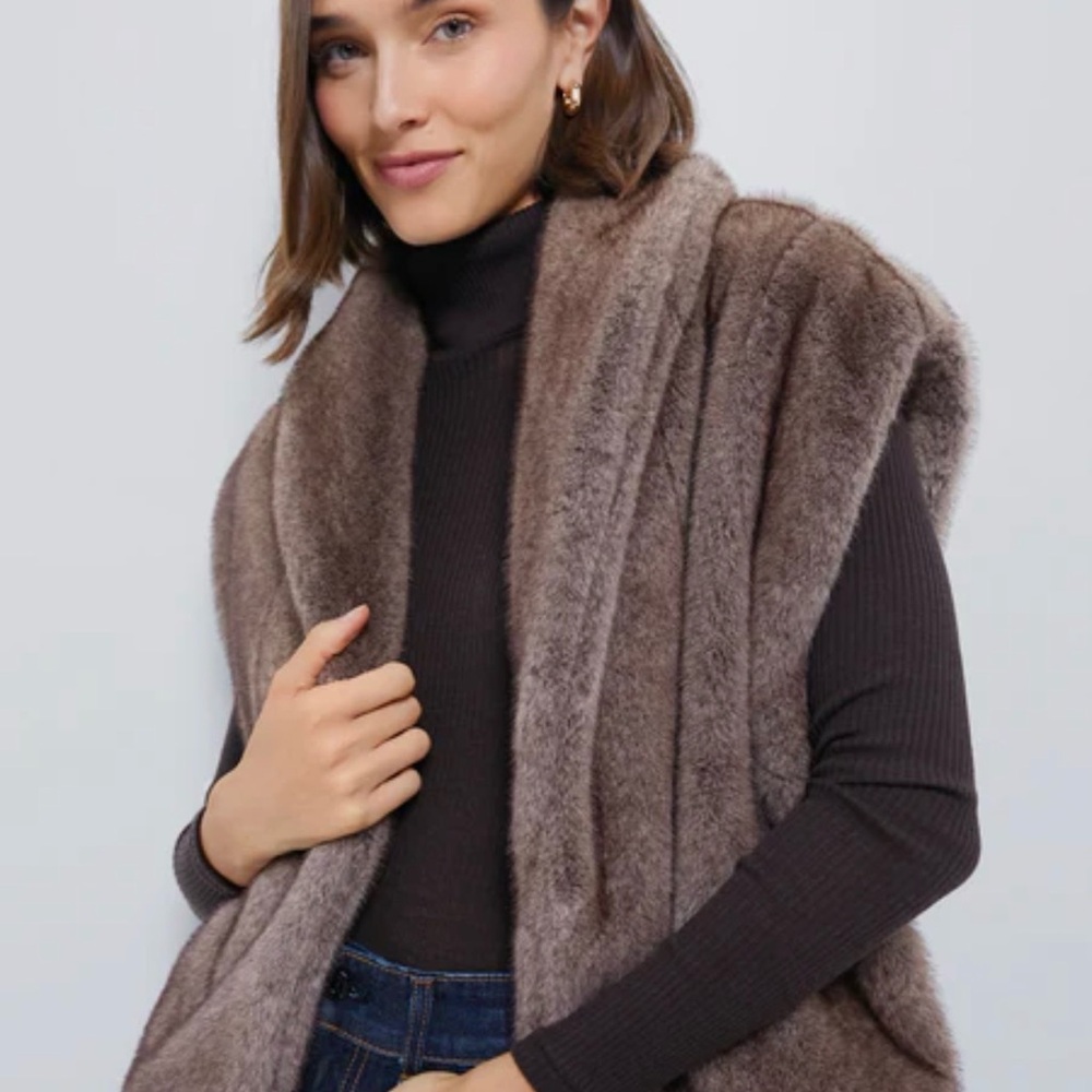 🧥 Tuckernuck Hyacinth House Oversized Aspen Faux Fur Vest – Gently Worn